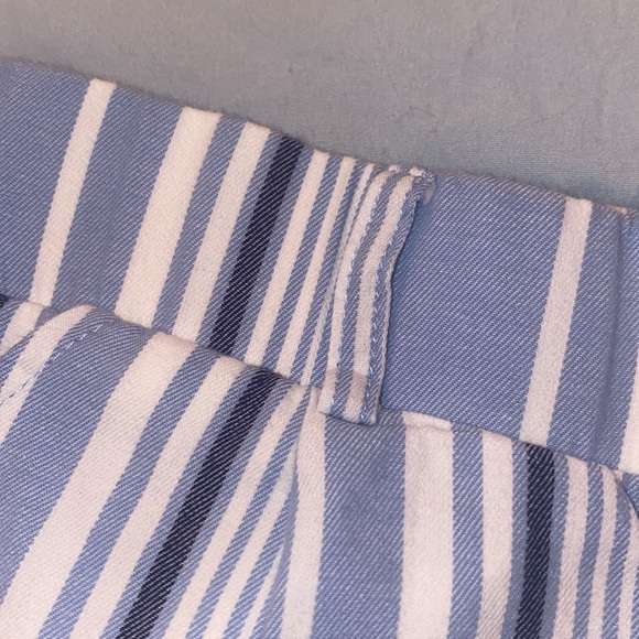 Forever 21 Elastic Striped Shorts - Picture 4 of 4